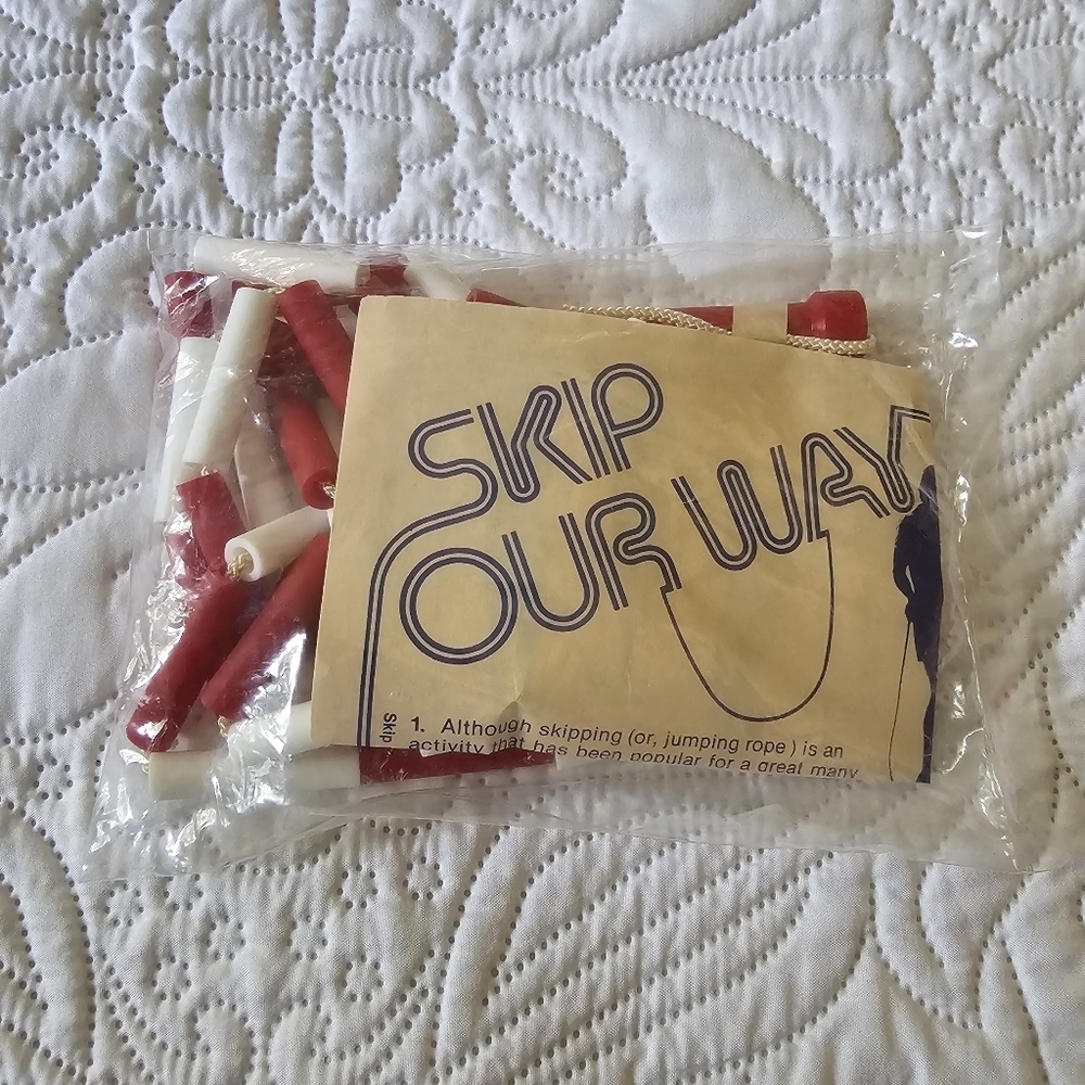 NOS Vintage "Skip Our Way" Beaded Skipping Rope Red White Retro Gym Fitness
